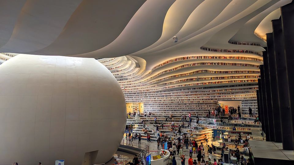 Die Binhai-Bibliothek in Tianjin  wurde 2017 eröffnet.