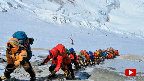 "Über Leichen wird hinweggestolpert": Ansturm auf Mount Everest nach wie vor hoch