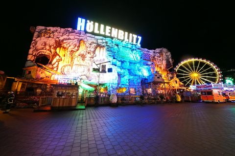 Die Achterbahn "Höllenblitz"