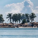 Eine Sicht auf die Insel vom Meer aus.