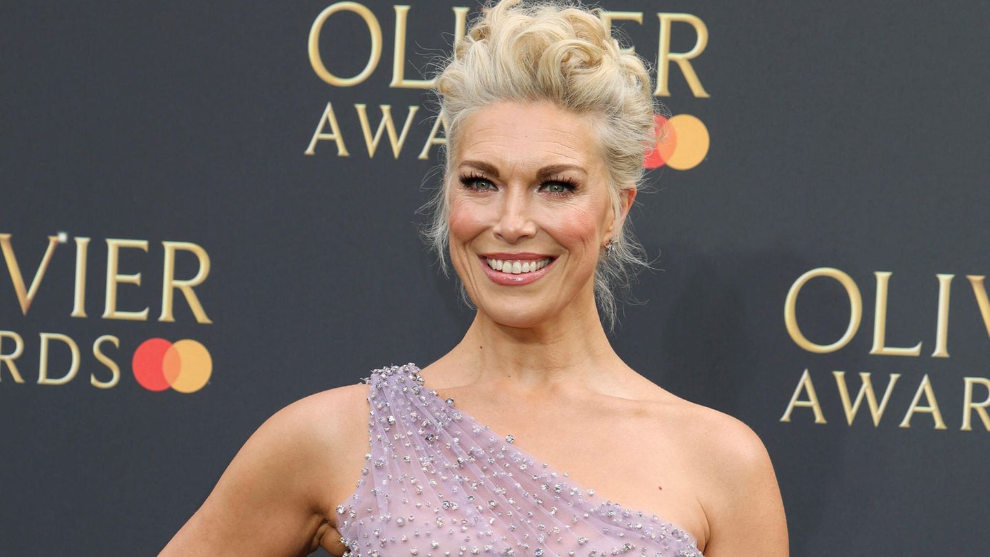 Hannah Waddingham - bekannt aus "Ted Lasso" - bei den Olivier Awards in London