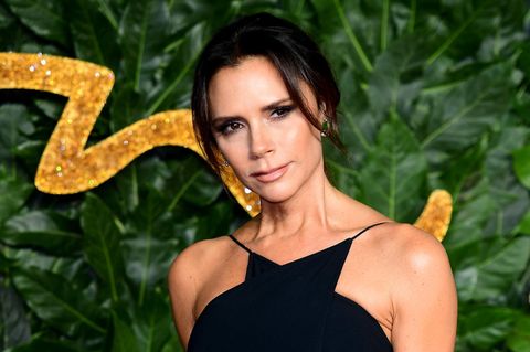 Victoria Beckham in schwarzem Kleid