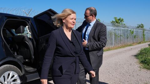 Innenministerin Nancy Faeser (SPD) besichtigt die "grüne Grenze" zwischen der Türkei und Bulgarien