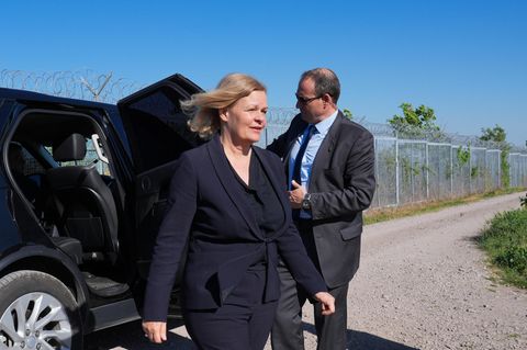 Innenministerin Nancy Faeser (SPD) besichtigt die "grüne Grenze" zwischen der Türkei und Bulgarien
