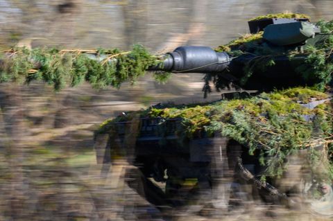 Leopard 2 bei einer Übung in Deutschland.