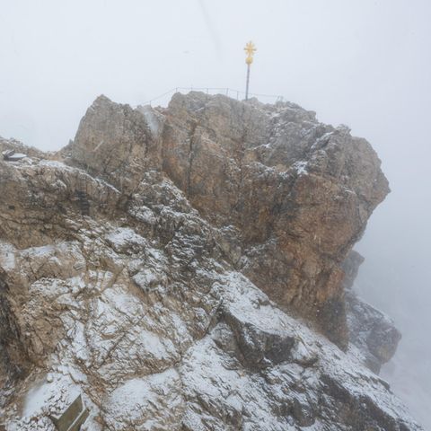 Der Gipfel der Zugspitze im Schnee