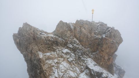 Der Gipfel der Zugspitze im Schnee