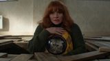 Elly Conway (Bryce Dallas Howard) und Alfie die Katze (Chip) schauen in die Kamera.