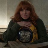 Elly Conway (Bryce Dallas Howard) und Alfie die Katze (Chip) schauen in die Kamera.