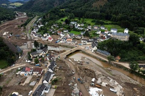 Schäden in Ahrtal nach verheerendem Hochwasser