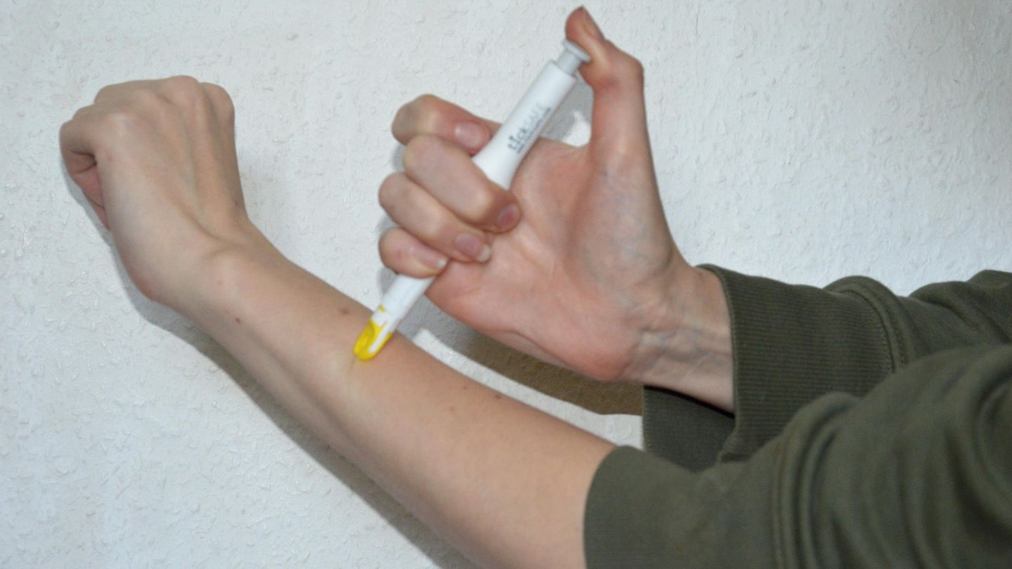 Ticksafe DHDL Der Zeckengreifer von Ticksafe aus DHDL auf der Haut