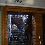 Ein Treppenaufgang voller Schutt und Asche