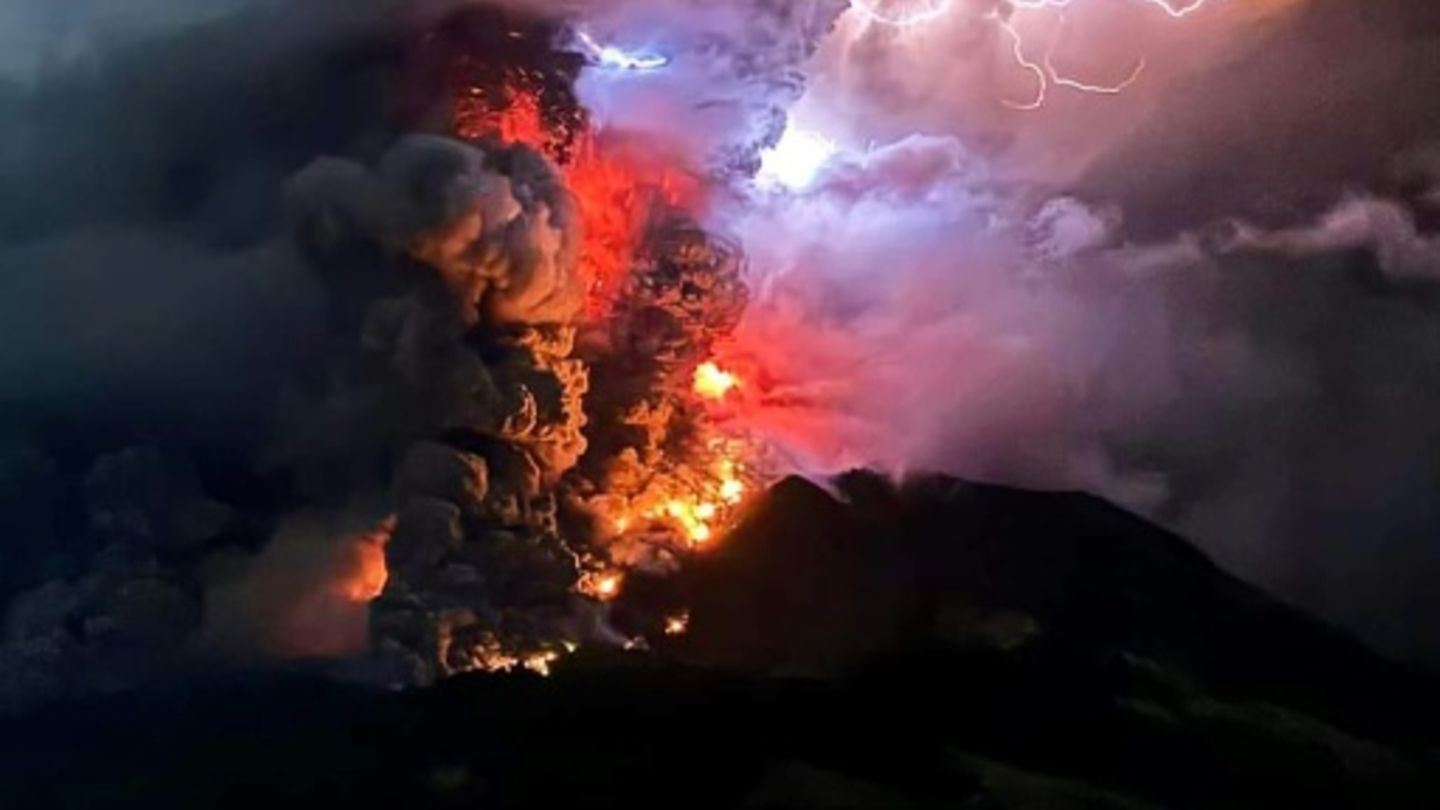 Tausende werden nach Vulkanausbrüchen in Indonesien evakuiert