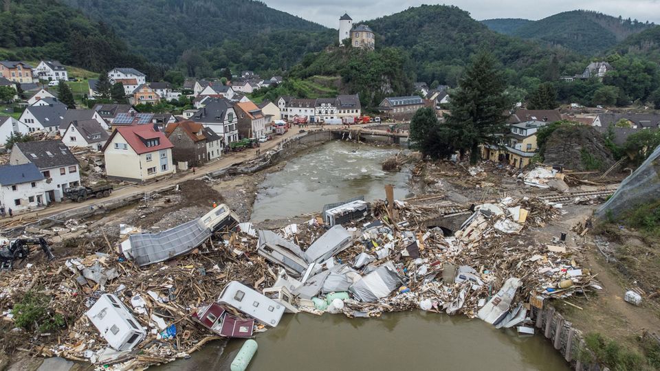 Eine Region in Trümmern, wenige Tage nach der Katastrophe im Juli 2021: In der Ahrflut starben 135 Menschen, auch hier in Altenahr-Kreuzberg