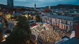 Das Festivalgelände in Jena von schräg oben, der Zuschauerraum ist Kreisförmig aufgebaut.