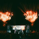 Modular Festival: Feuerwerk über der Bühne