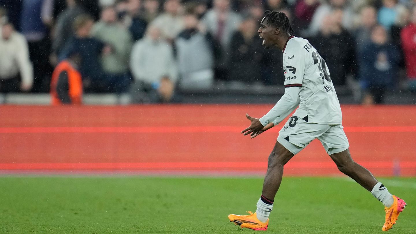 Leverkusen Jeremie Frimpong Fußball