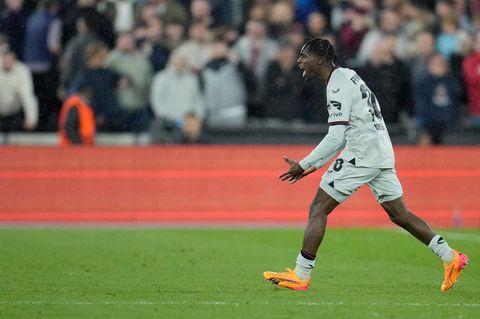 Leverkusen Jeremie Frimpong Fußball