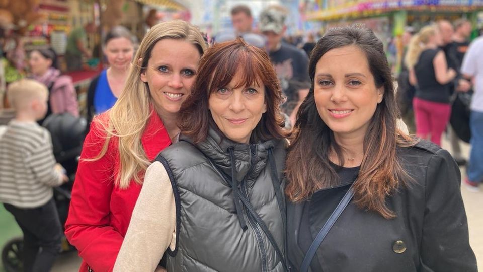 Susanne Reitmaier mit ihren beiden Töchtern