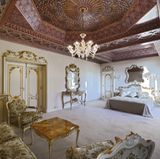 Ein mondänes Schlafzimmer