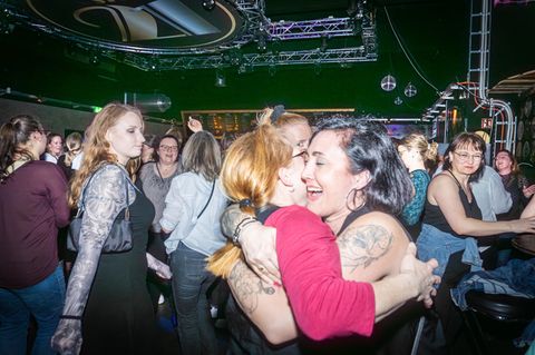 Sei umarmt, süßes Partyleben! Im Studio 21 dürfen an diesem Abend nur Frauen tanzen