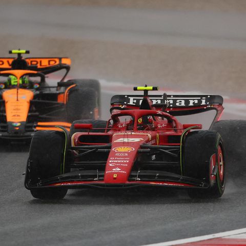 Im Sprint-Qualifying in Shanghai treffen Lando Norris im McLaren und Carlos Sainz im Ferrari aufeinander