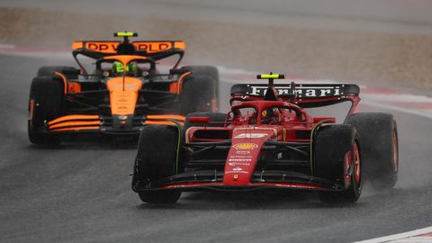 Im Sprint-Qualifying in Shanghai treffen Lando Norris im McLaren und Carlos Sainz im Ferrari aufeinander
