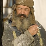 Ein rauchender Werftarbeiter in Kanada