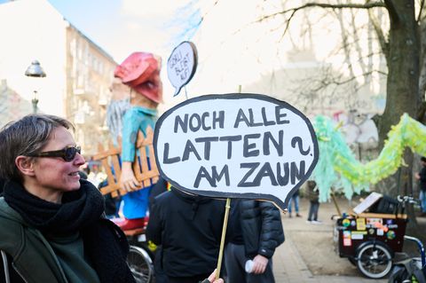 Streit um den Görlitzer Park: Demonstranten protestieren gegen eine Umzäunung des Geländes in Berlin.