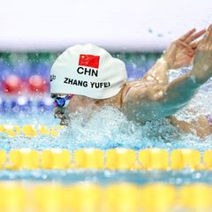 Die chinesische Mittelstreckenschwimmerin Zhang Yufei ist eine von 23 Sportlern aus China, bei denen 2021 ein Dopingtest positiv ausfiel. Im folgenden Jahr wurde sie Doppel-Olympiasiegerin