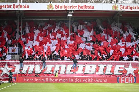 Leipzigs Fans im Gästeblock in Heidenheim