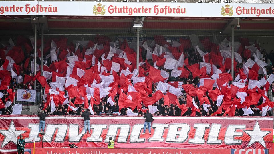 Leipzigs Fans im Gästeblock in Heidenheim