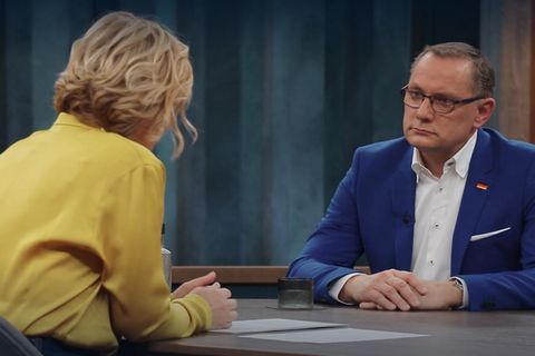 Tino Chrupalla, AfD-Bundesvorsitzender und Fraktionsvorsitzender der AfD, war bei Caren Miosga zu Gast