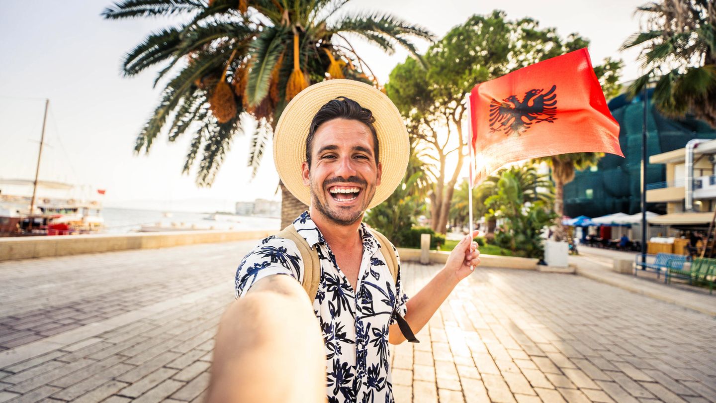 Albanien Junger Tourist in Albanien