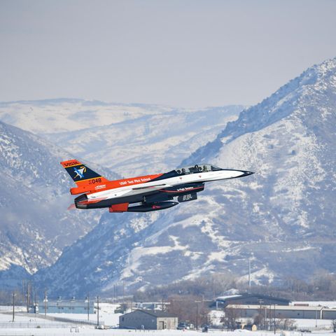 Die Vista X-62A ist das Schulflugzeug der US-Airforce. Nun flog sie erstmals ein Kampftraining gegen echte Piloten