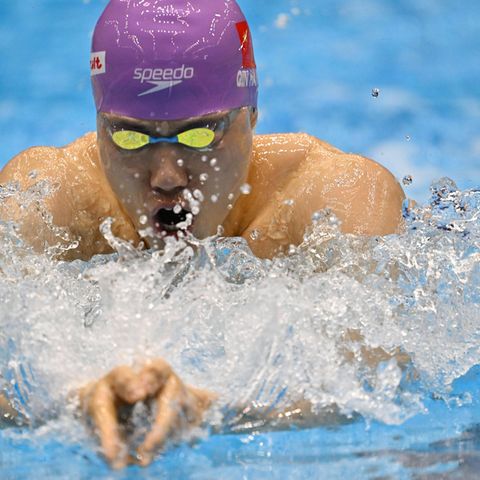 Chinas Star Qin Haiyang bei der Schwimm-WM im japanischen Fukuoka 2023. Auch er gehört zu den 23 Athleten, die im Vorfeld der olympischen Sommerspiele 2021 einen positiven Dopingtest hatten.