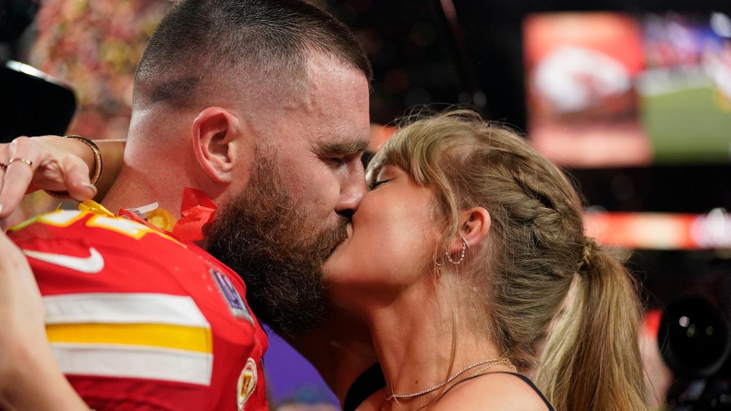 Taylor Swift und Travis Kelce beim Super Bowl