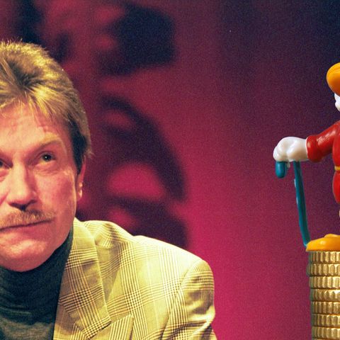 Collage zeigt den Erpresser Arno Funke alias "Dagobert"  und eine Dagobert-Figur