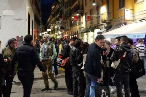 In der italienischen Stadt Mailand drängen sich die Touristen