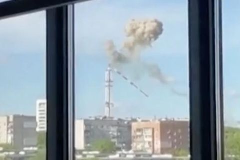 Ukraine Krieg: Nach russischem Angriff: 240 Meter hoher Fernsehturm von Charkiw eingestürzt