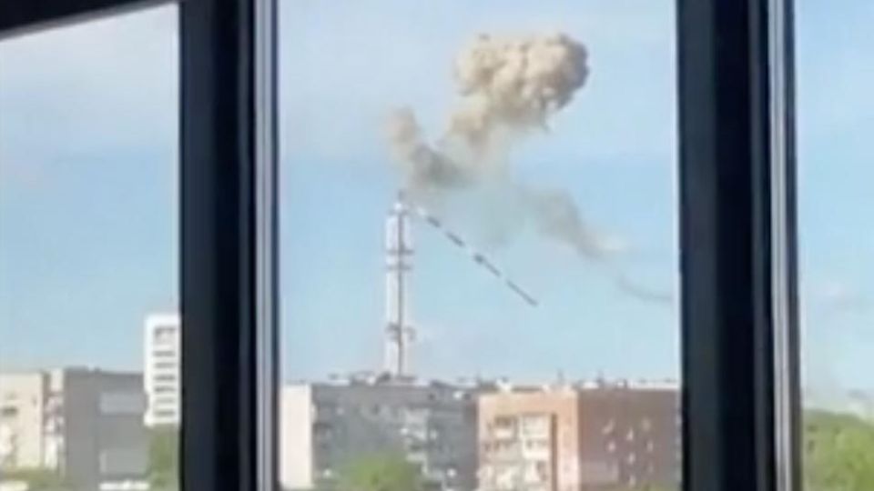 Ukraine Krieg: Nach russischem Angriff: 240 Meter hoher Fernsehturm von Charkiw eingestürzt Ukraine Krieg: Nach russischem Angriff: 240 Meter hoher Fernsehturm von Charkiw eingestürzt