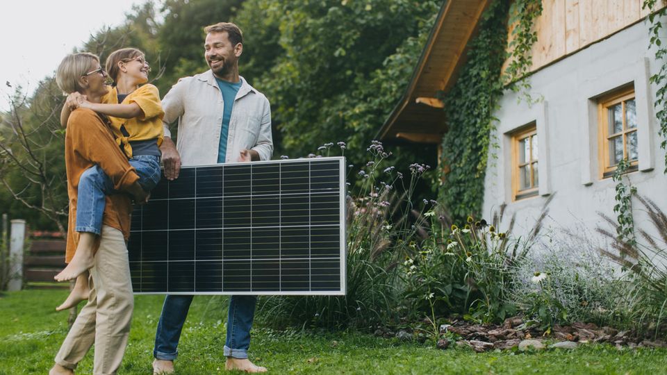Familie mit Balkonkraftwerk von Sun-Solar24 freut sich über 17 Prozent Rabatt bei Ebay