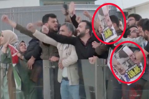 Bei Türkei-Besuch: Steinmeier mit "Mörder"-Parolen und Hitler-Plakaten empfangen