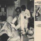 "Ein eigenes Schwimmbad für die Mitarbeiter hat das Kreiskrankenhaus in Schorndorf gebaut", notieren die Autoren. Krankenschwester erzählen, warum sie sich für ihren Beruf entschieden haben. Neben den Arbeitsbedingungen nennen sie auch das Gefühl, gebraucht zu werden.