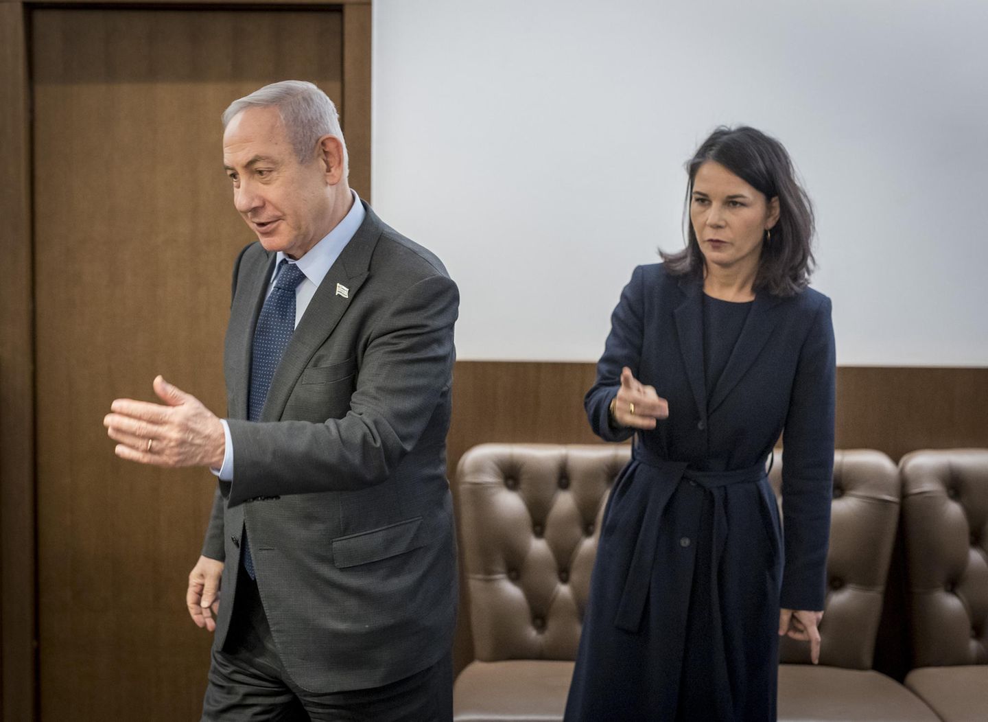 Hier entlang?  Dieser Weg!  Über die Richtung nicht immer einig: Außenministerin Annalena Baerbock mit Ministerpräsident Benjamin Netanjahu bei ihrem Israel-Besuch 