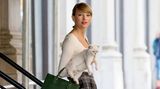 Taylor Swift mit einer ihrer Katzen auf dem Arm