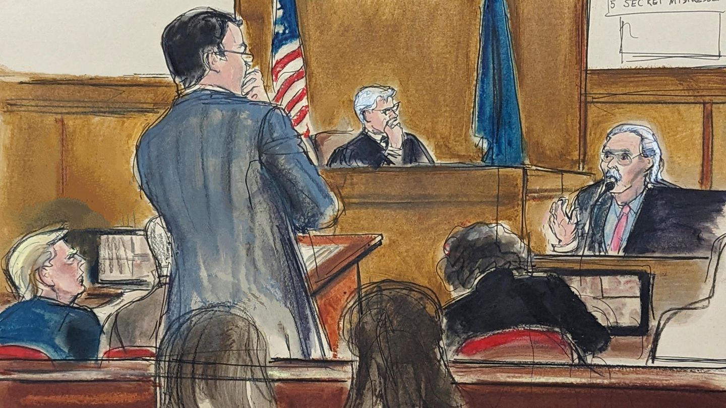 Eine Zeichnung von David Pecker (rechts) im Zeugenstand. Links in der Zeichnung: der angeklagte Donald Trump