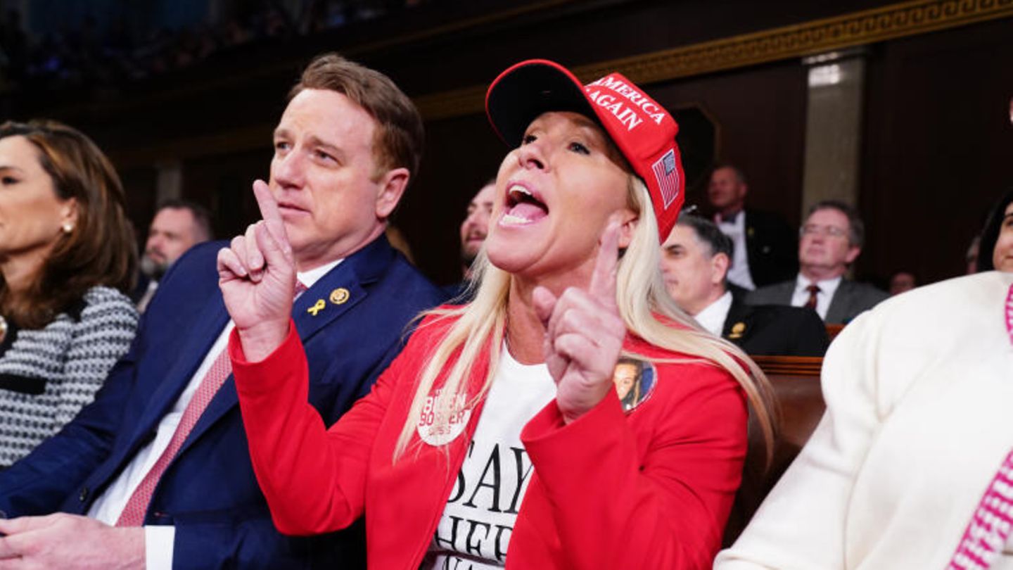 Republikanerin Marjorie Taylor Green ruft während Joe Bidens Rede zur Lage der Nation rein