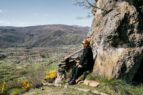 Wandern: stern-Redakteurin Ritter blickt über die Ebene um Foix