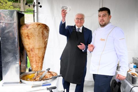 Bundespräsident Frank-Walter Steinmeier mit Döner in der Türkei